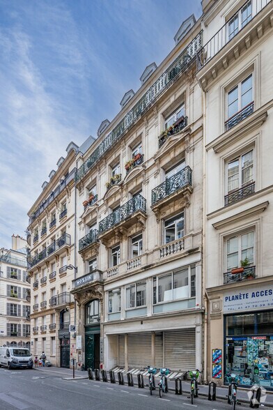 9 Rue Bleue, Paris à louer - Photo principale – Image 1 sur 11