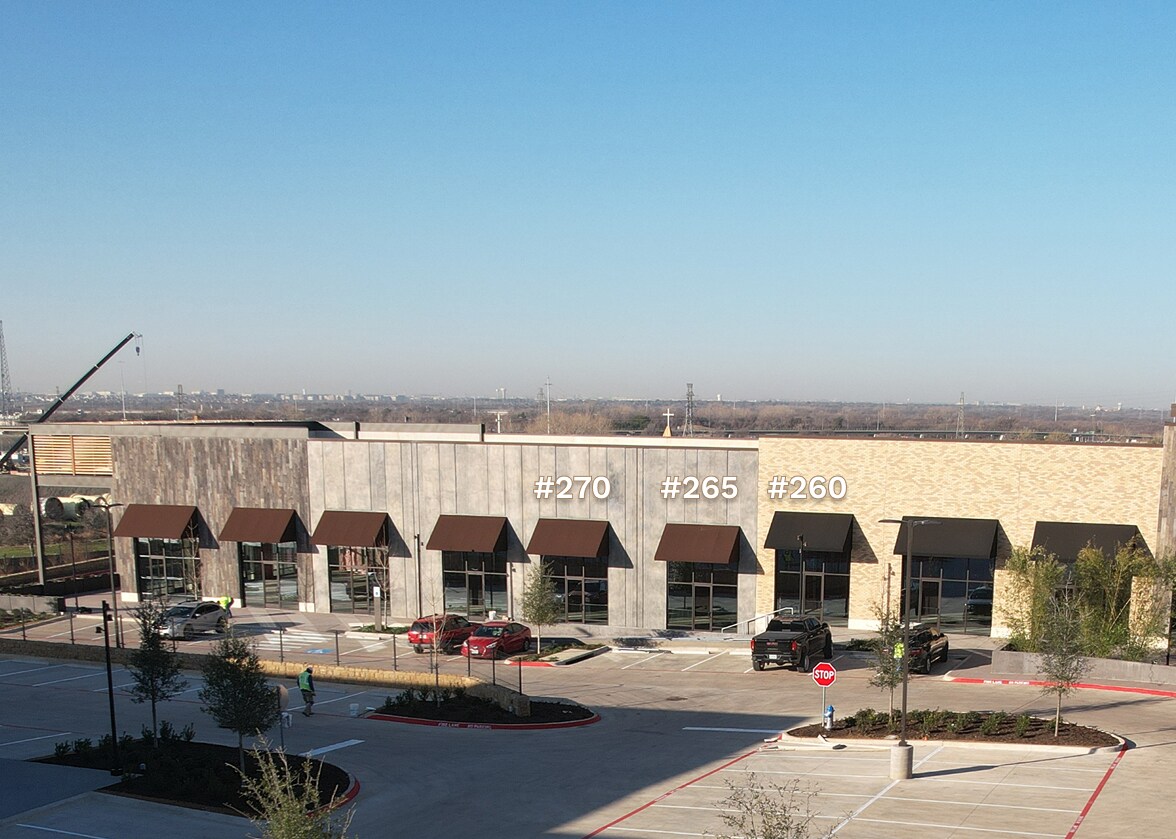 2225 Old Denton Rd, Carrollton, TX à louer Photo de l’immeuble– Image 1 sur 2