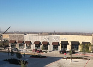 2225 Old Denton Rd, Carrollton, TX à louer Photo de l’immeuble– Image 1 sur 2