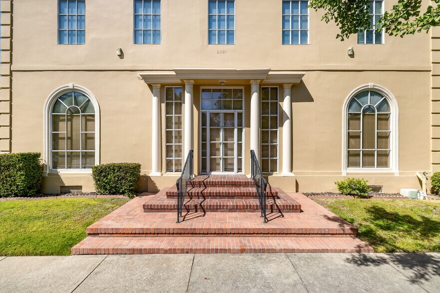 2001 P St, Sacramento, CA à vendre - Photo de l’immeuble – Image 3 sur 19