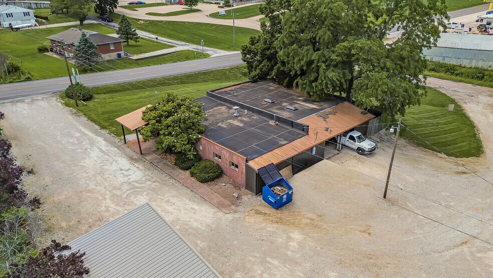 1401 E Main St, Linn, MO à vendre - Photo de l’immeuble – Image 3 sur 32