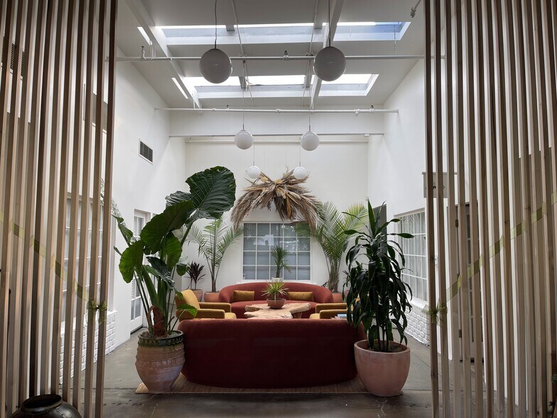 765 Baker St, Costa Mesa, CA à louer - Photo de l’immeuble – Image 3 sur 5