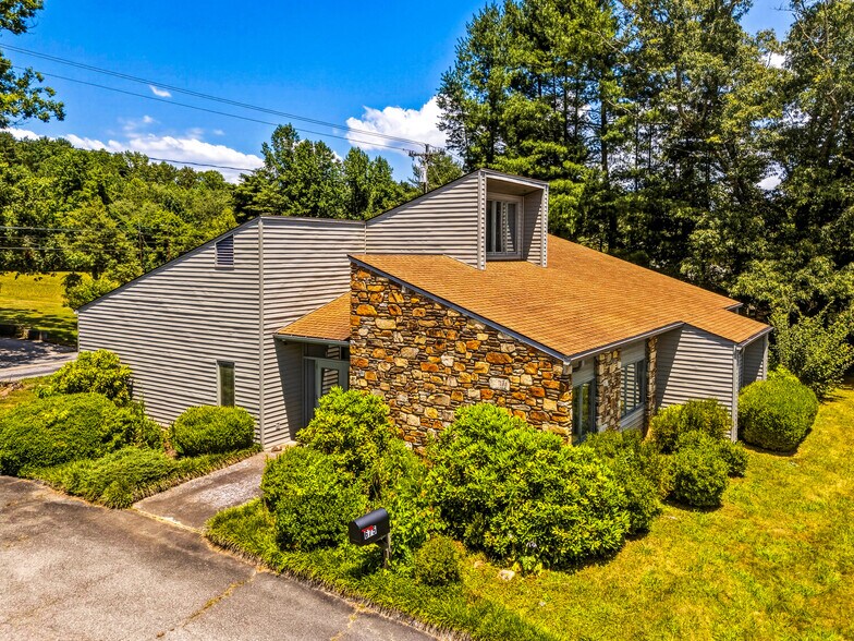675 Hendersonville Hwy, Pisgah Forest, NC à vendre - Photo de l’immeuble – Image 2 sur 31