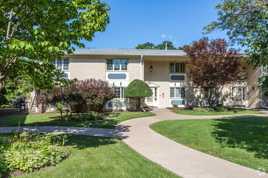 1718 9th Ave, Moline, IL à vendre - Photo de l’immeuble – Image 2 sur 12