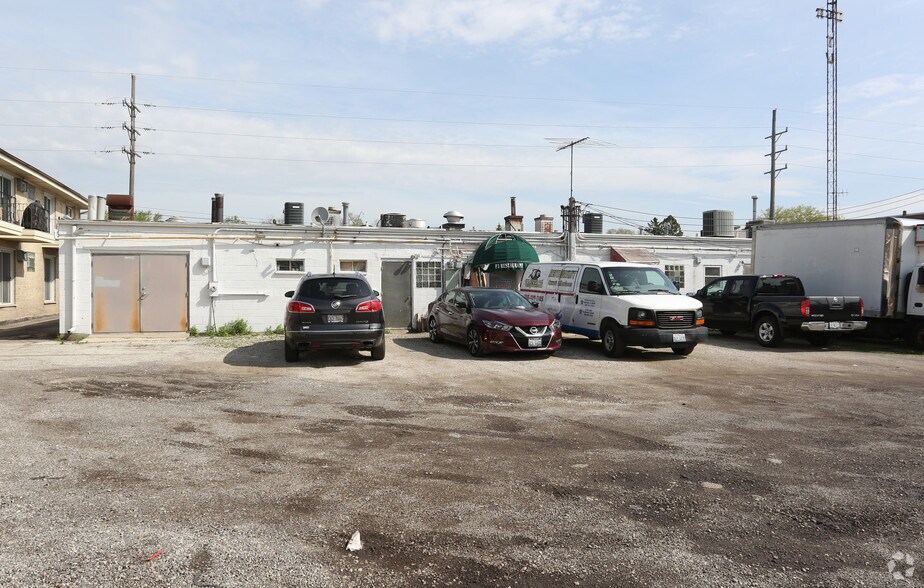 101-111 W Grand Ave, Melrose Park, IL à louer - Photo de l’immeuble – Image 3 sur 5