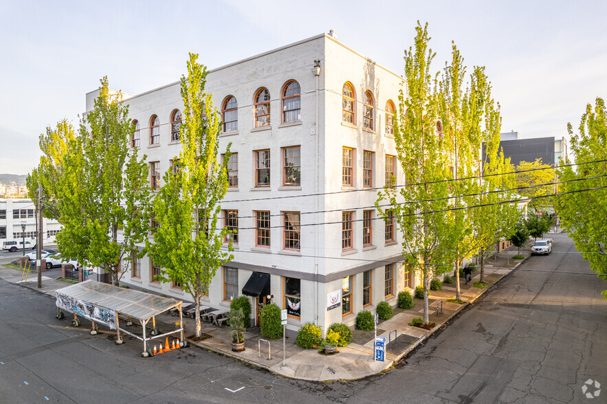 537 SE Ash St, Portland, OR à louer - Photo de l’immeuble – Image 1 sur 5