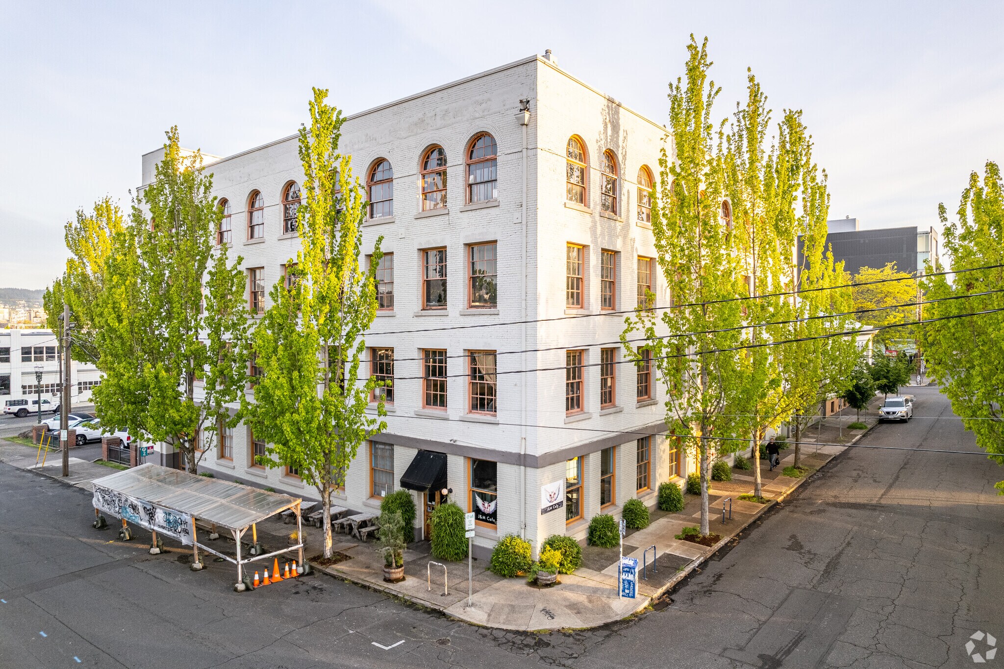 East Bank Lofts portefeuille de 2 biens à vendre sur LoopNet.fr Photo principale– Image 1 sur 14