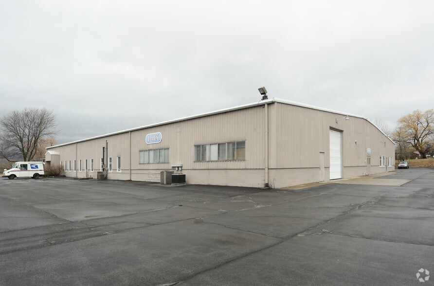 2415 N Triphammer Rd, Ithaca, NY à louer - Photo de l’immeuble – Image 3 sur 4