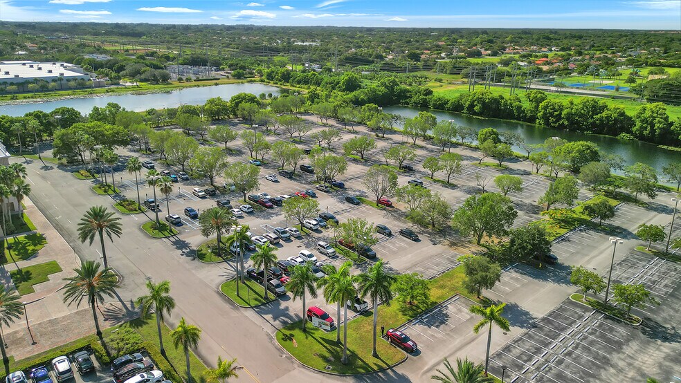 15601 Sheridan St, Davie, FL à louer - Photo de l’immeuble – Image 3 sur 24