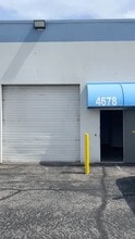 3730-3750 Tompkins Ave, Las Vegas, NV à louer Photo de l’immeuble– Image 1 sur 4