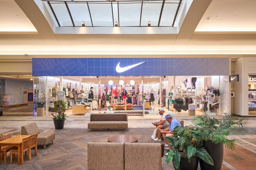 7900 Shelbyville Rd, Louisville, KY à louer - Photo de l’immeuble – Image 3 sur 11