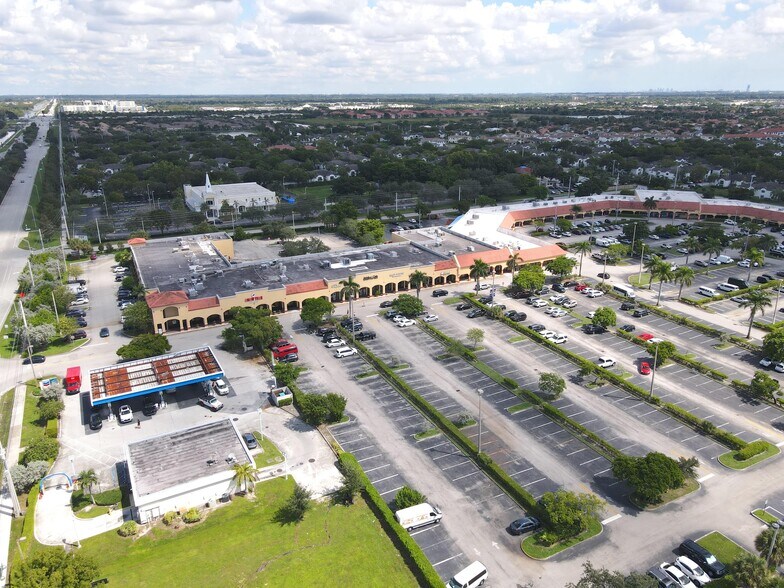12315-12389 Pembroke Rd, Pembroke Pines, FL à louer - Photo de l’immeuble – Image 2 sur 16