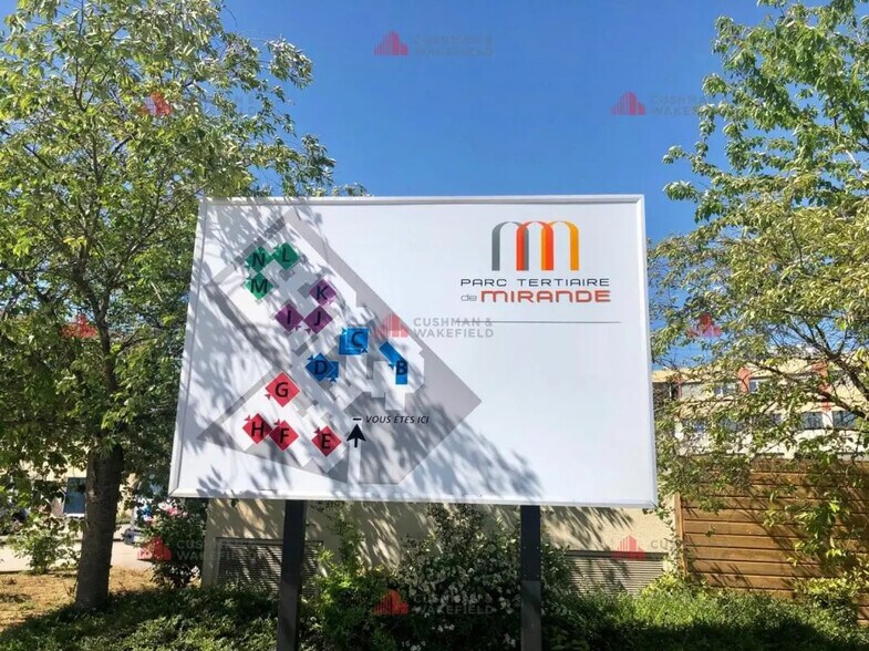 Bureau dans Dijon à louer - Hall d’entrée – Image 3 sur 4