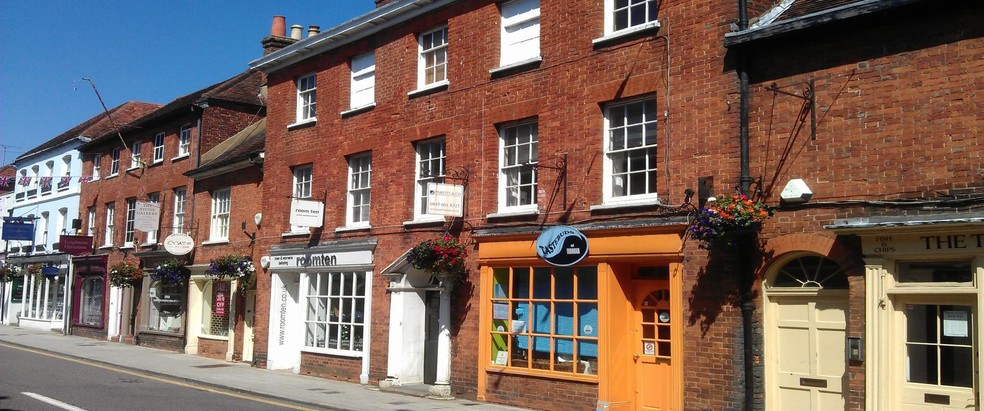 49 Downing St, Farnham à louer - Photo principale – Image 1 sur 2