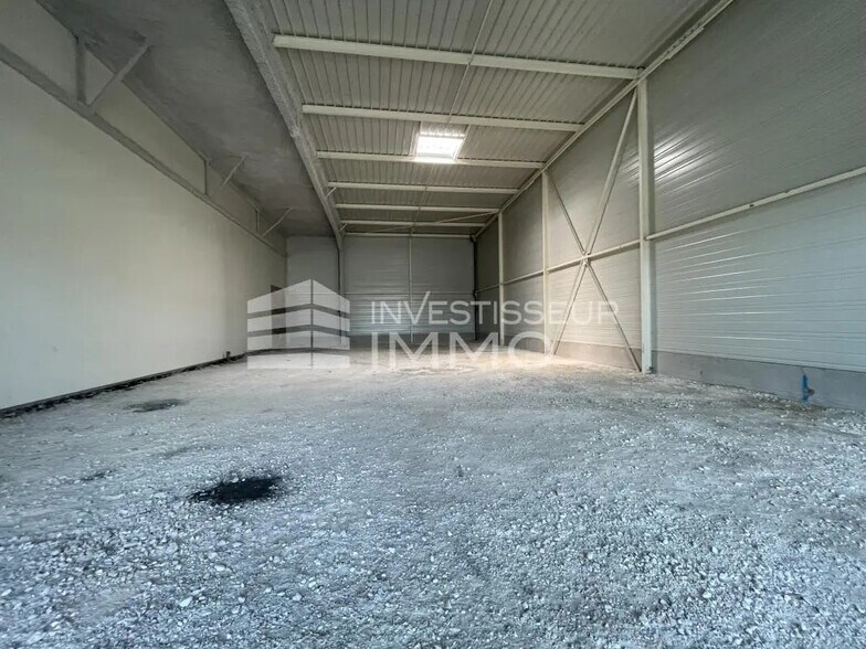 Local commercial dans Saint-Pierre-lès-Nemours à louer - Photo de l’immeuble – Image 1 sur 5