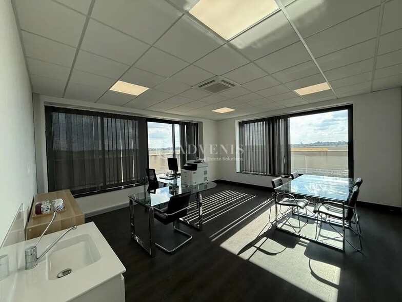 Bureau dans Jossigny à louer - Photo de l’immeuble – Image 1 sur 6