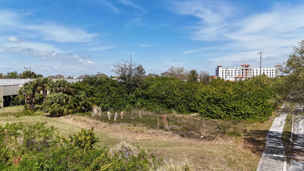 102 Lee St, Oldsmar, FL à vendre - Photo de l’immeuble – Image 3 sur 8