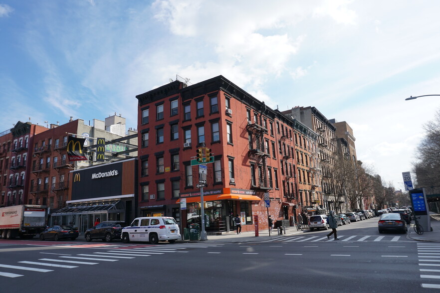 100 1st Ave, New York, NY à louer - Photo de l’immeuble – Image 3 sur 3
