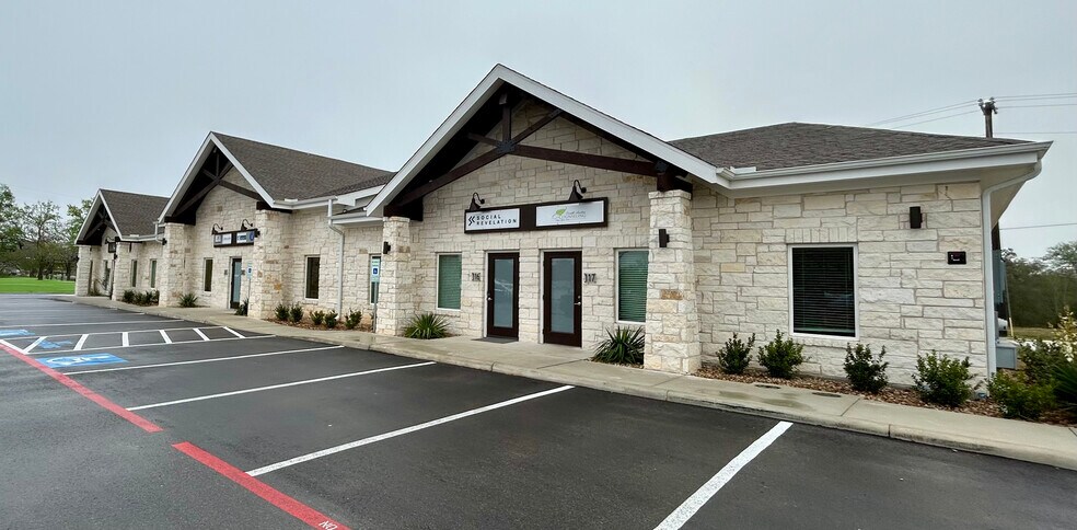 645 FM 967, Buda, TX à louer - Photo de l’immeuble – Image 2 sur 10