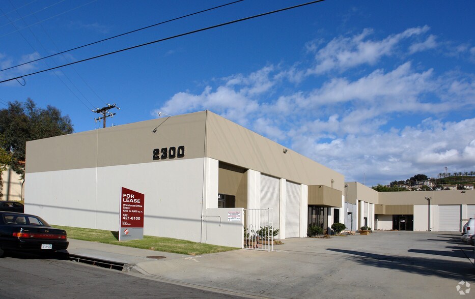 2300 Walnut Ave, Signal Hill, CA à vendre - Photo principale – Image 1 sur 16