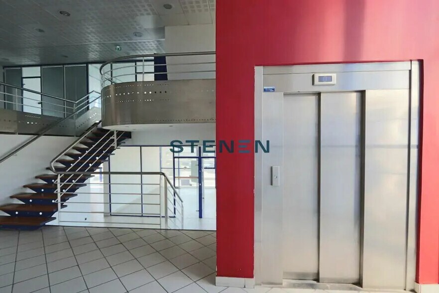 Bureau dans Aix-en-Provence à louer - Hall d’entrée – Image 2 sur 8