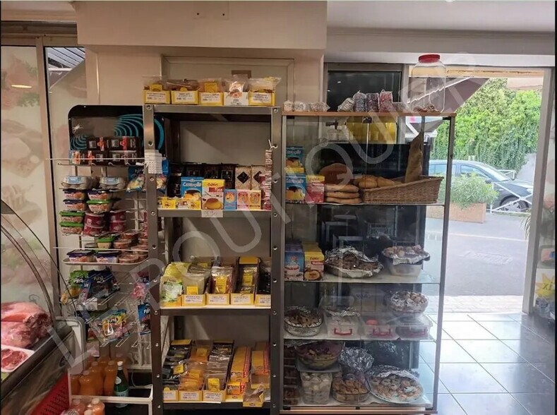 Local commercial dans Antibes à vendre - Photo de l’immeuble – Image 2 sur 5