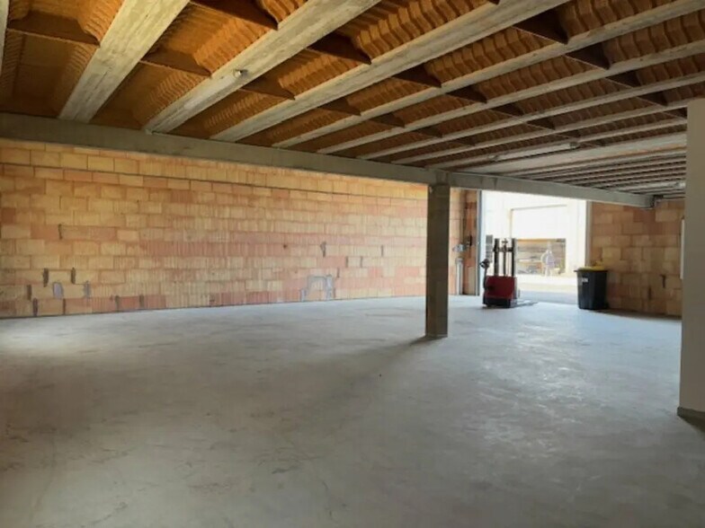 Local d’activités dans Bezouce à louer - Photo intérieure – Image 2 sur 11