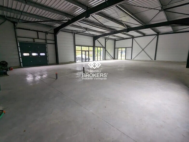 Local d’activités dans Villenave-d'Ornon à louer - Photo de l’immeuble – Image 1 sur 4