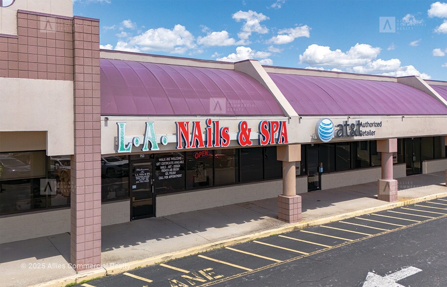 741-851 3rd Ave, Jasper, IN à louer - Photo de l’immeuble – Image 2 sur 11