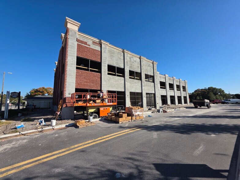 425 S Woodland Blvd, Deland, FL à vendre - Photo de l’immeuble – Image 2 sur 16