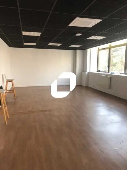 Bureau dans Clichy à vendre - Photo de l’immeuble – Image 2 sur 11