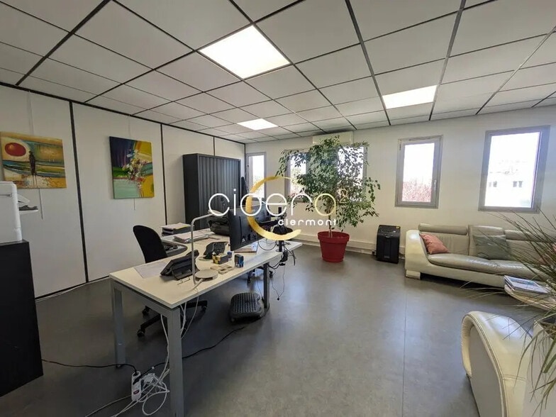 Bureau dans Clermont-Ferrand à louer - Photo de l’immeuble – Image 1 sur 7