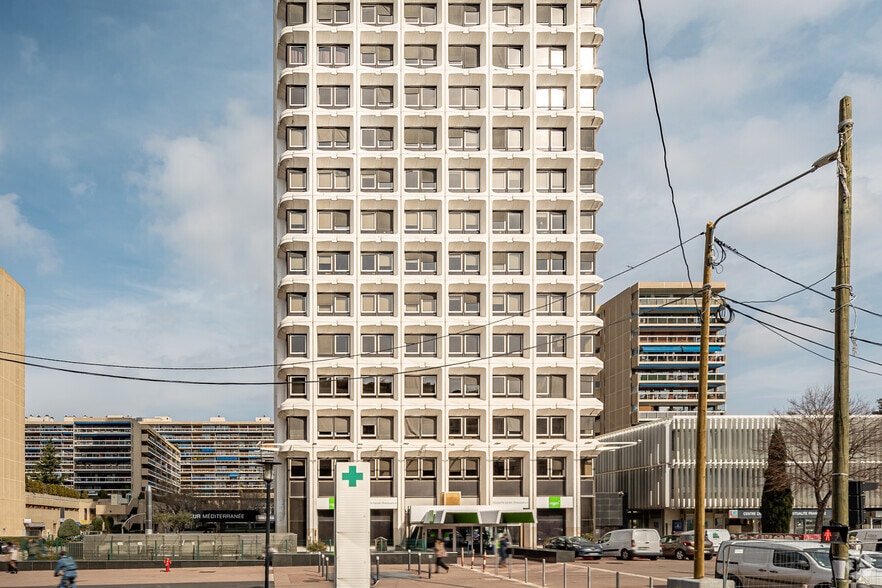 65 Avenue Jules Cantini, Marseille à louer - Photo de l’immeuble – Image 3 sur 6