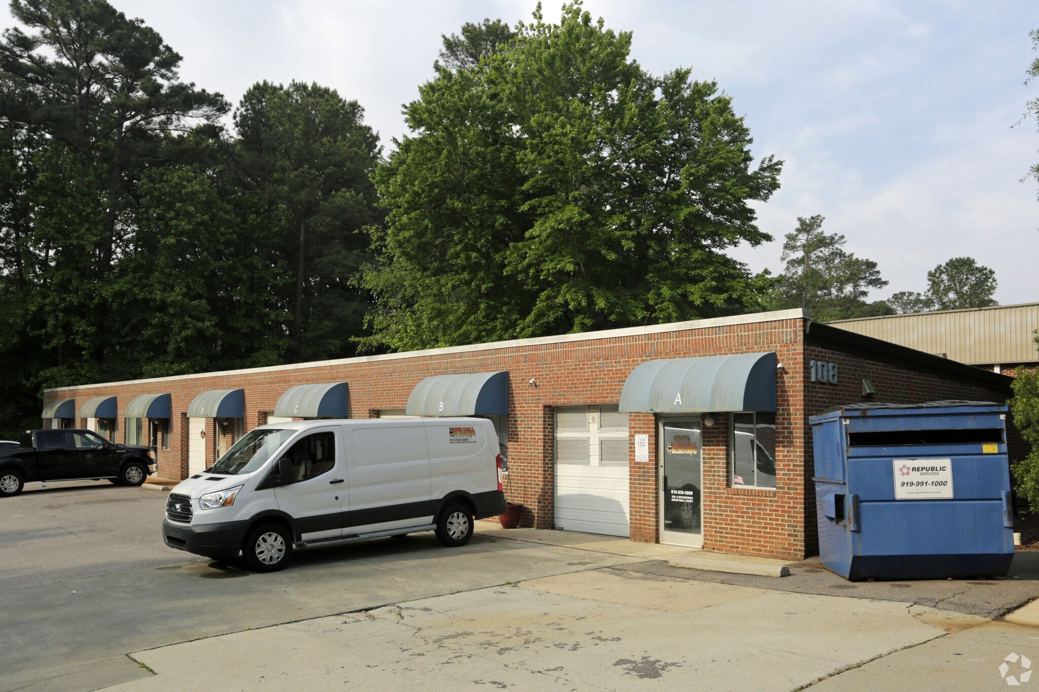 108 Woodwinds Industrial Ct, Cary, NC à louer Photo de l’immeuble– Image 1 sur 7