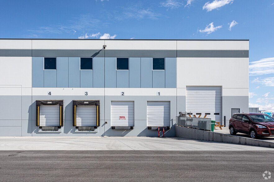 5725 W Amelia Earhart Dr, Salt Lake City, UT à louer - Photo de l’immeuble – Image 3 sur 5