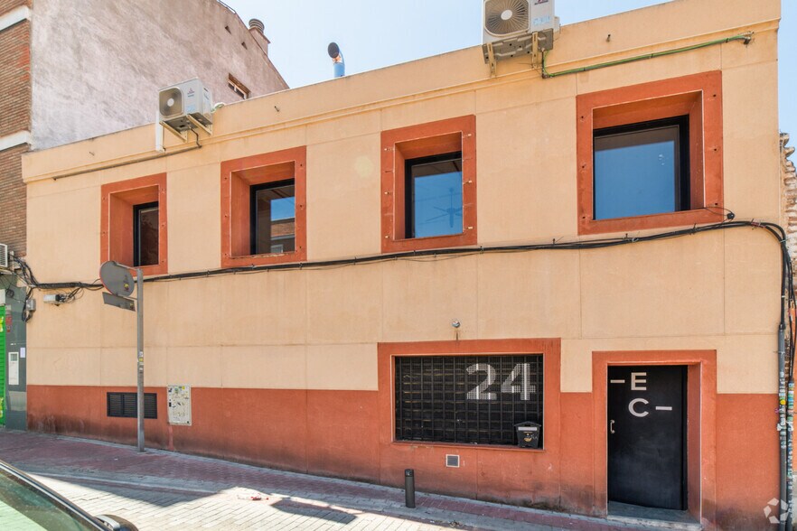Calle del Monte Olivetti, 27, Madrid, Madrid à louer - Photo de l’immeuble – Image 1 sur 5