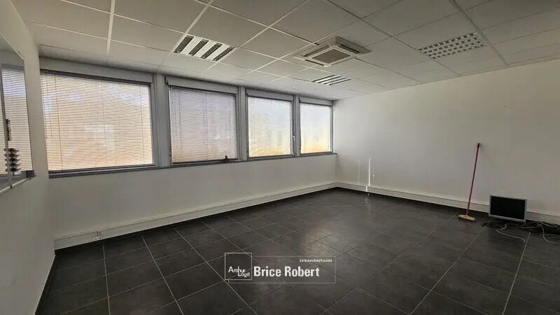 Bureau dans Chassieu à louer - Photo intérieure – Image 3 sur 4