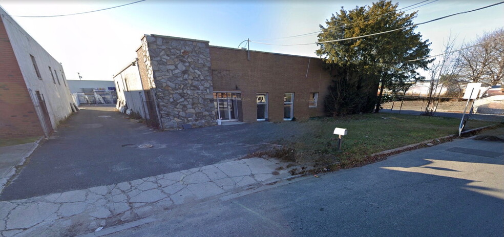 56 Eads St, West Babylon, NY à vendre - Photo de l’immeuble – Image 3 sur 4