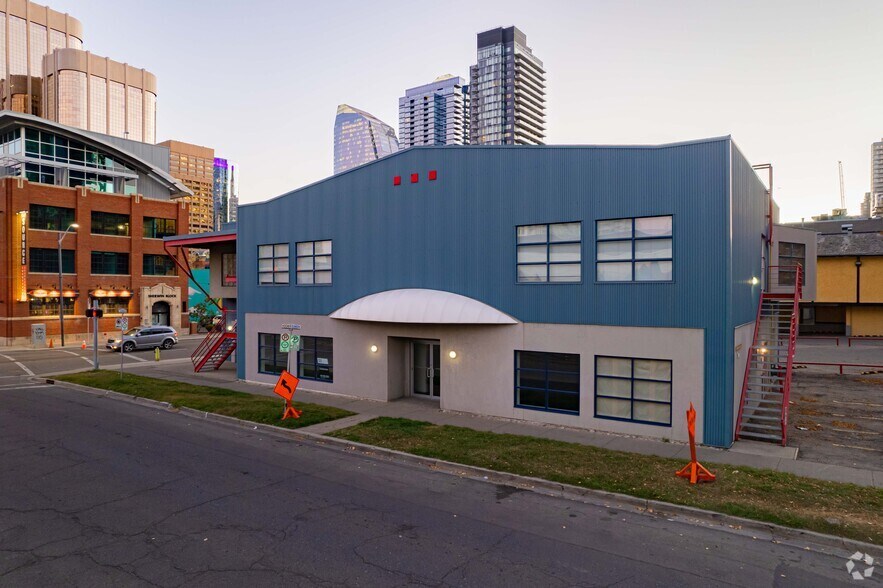 739 11th Ave SW, Calgary, AB à louer - Photo de l’immeuble – Image 3 sur 6