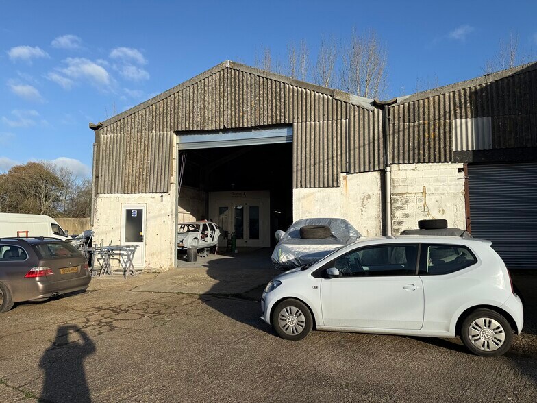 Units 13 &13b Ridge Farm, Horsham Rd, Dorking à louer - Photo de l’immeuble – Image 3 sur 7