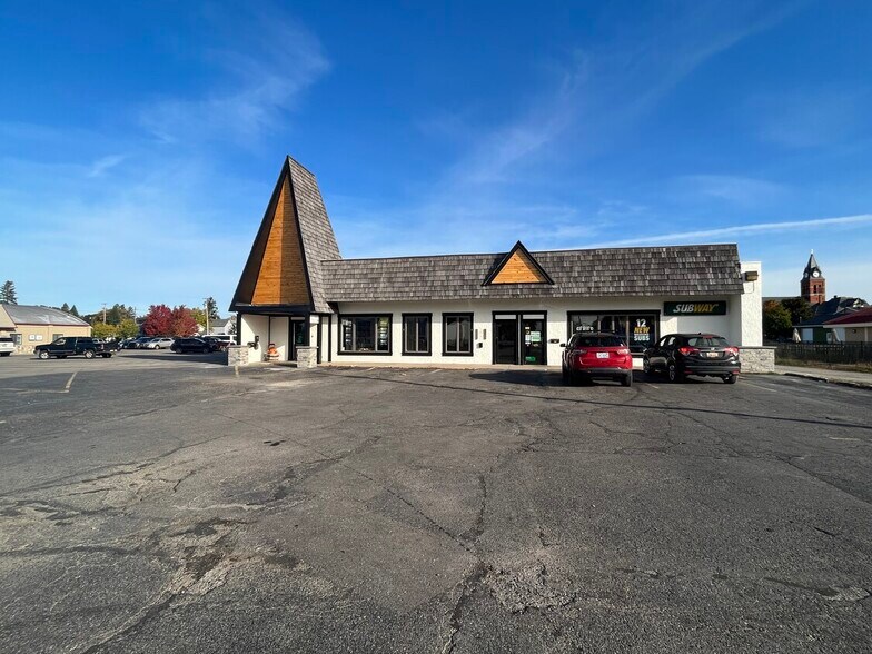 400 W Main St, Gaylord, MI à louer - Photo de l’immeuble – Image 1 sur 7