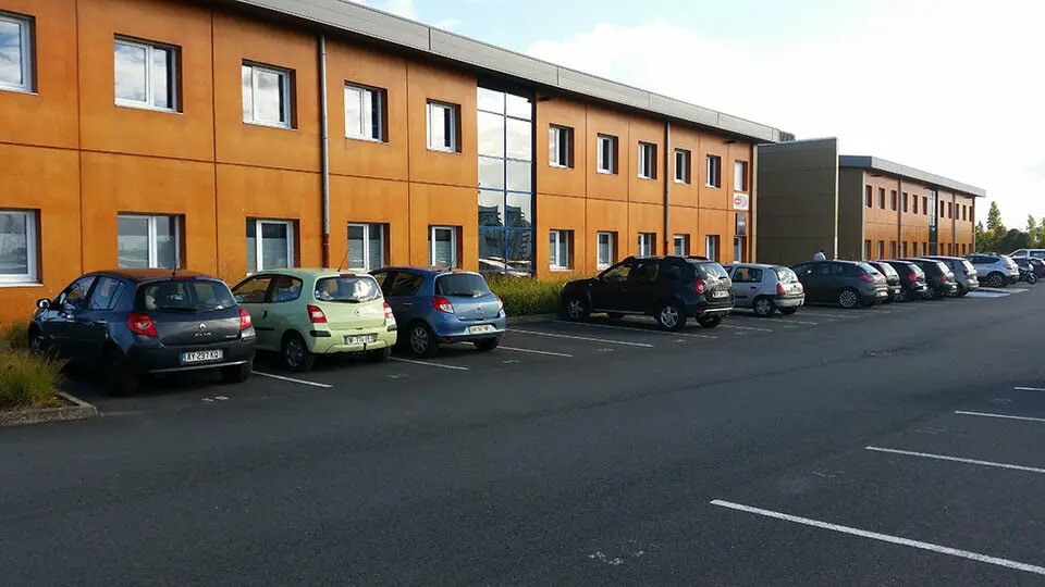 Bureau dans Colombelles à louer - Photo de l’immeuble – Image 2 sur 6