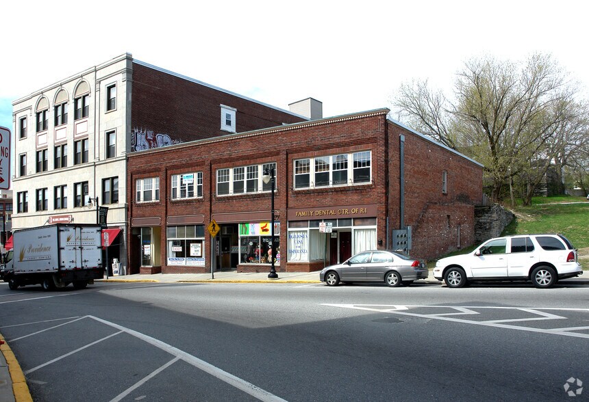 2 Monument Sq, Woonsocket, RI à vendre - Photo de l’immeuble – Image 3 sur 58