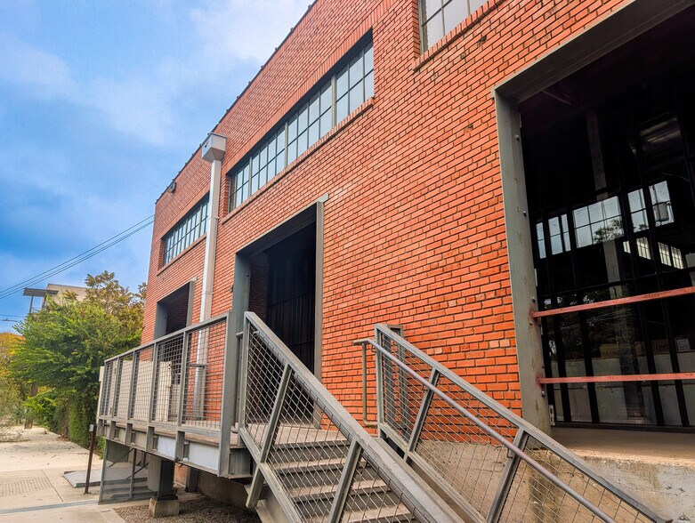 203 E Jones Ave, San Antonio, TX à louer - Photo de l’immeuble – Image 3 sur 18