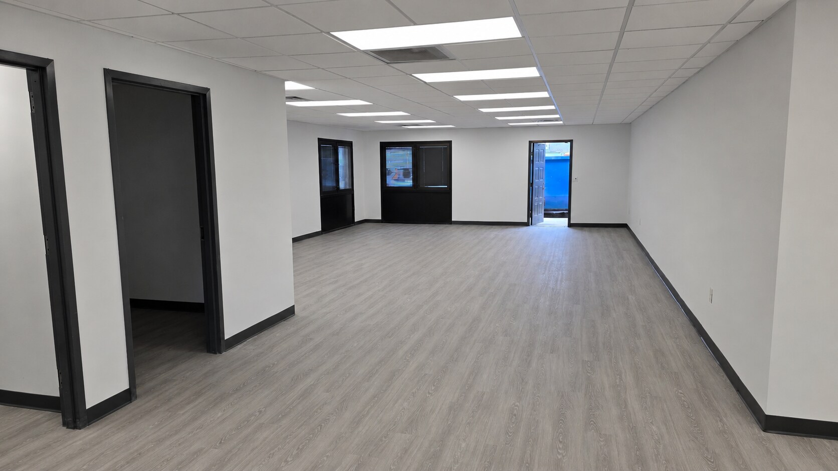 4244 University Blvd S, Jacksonville, FL à louer Photo de l’immeuble– Image 1 sur 16