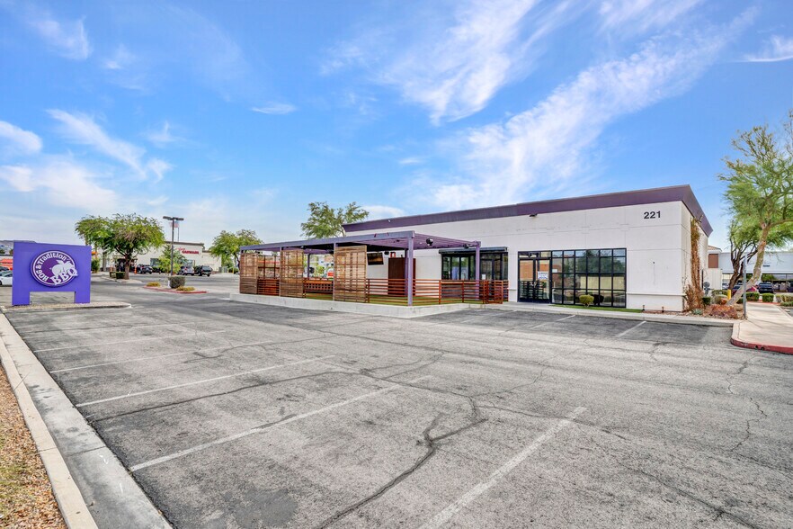 221 N Stephanie St, Henderson, NV à vendre - Photo de l’immeuble – Image 2 sur 12