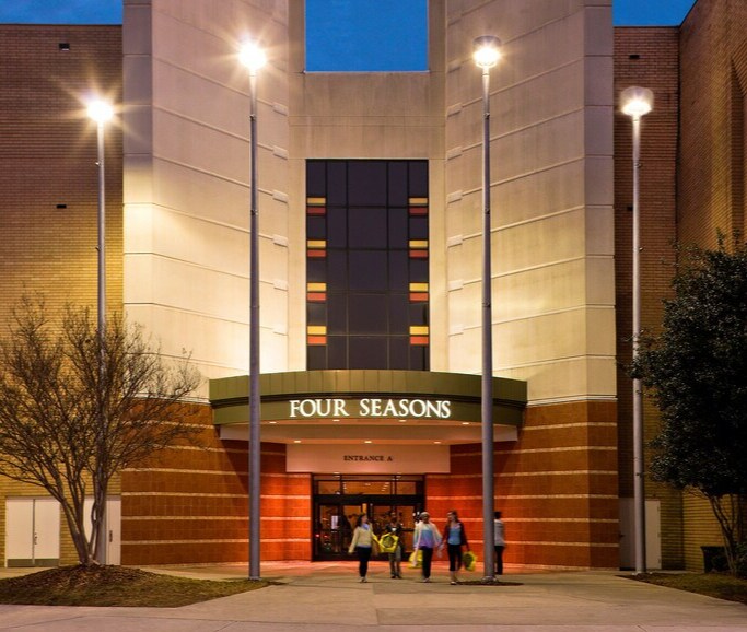 410 Four Seasons Town Centre Blvd, Greensboro, NC à louer Photo principale– Image 1 sur 5