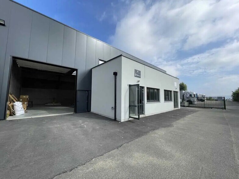 Bureau dans Saint-Étienne-du-Rouvray à louer - Photo de l’immeuble – Image 1 sur 6