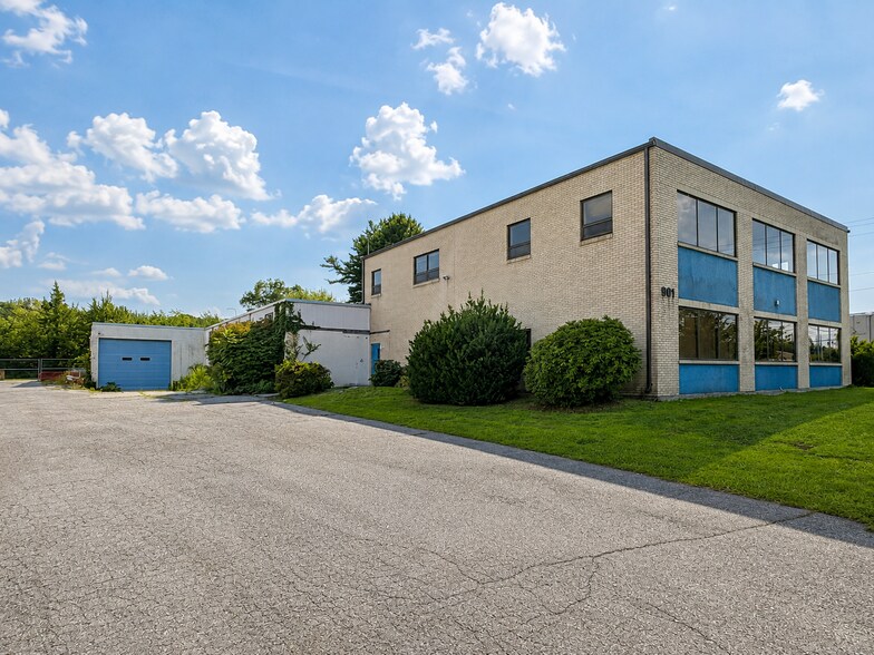 901 Waterman Ave, East Providence, RI à vendre - Photo de l’immeuble – Image 2 sur 8