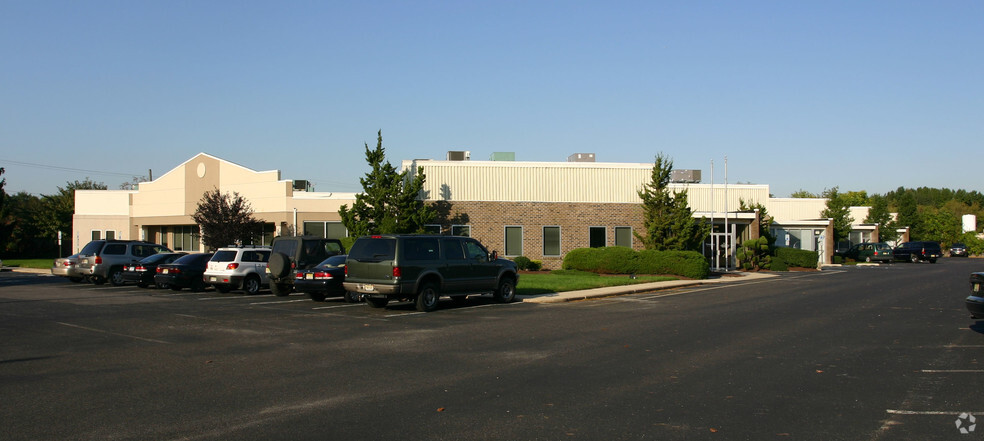 341 New Albany Rd, Moorestown, NJ à louer - Photo de l’immeuble – Image 3 sur 14